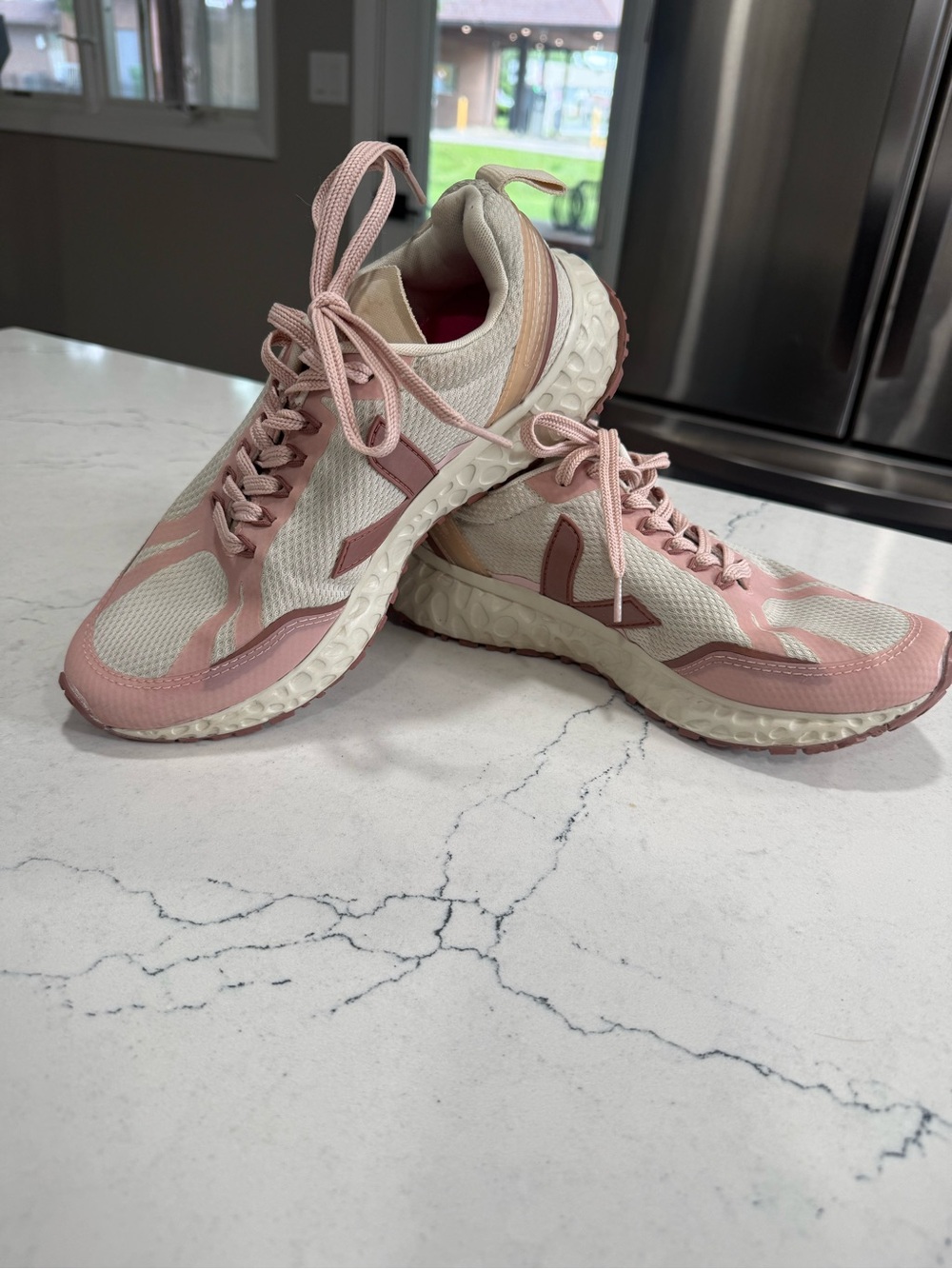 VEJA Women’s Lace-Up Low Top Tennis Shoes Sneakers Pink Size 8